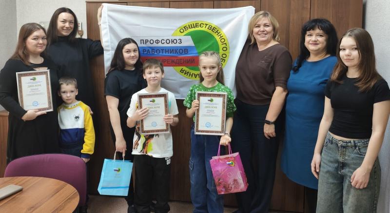 В ДЕПАРТАМЕНТЕ  СОЦИАЛЬНОЙ  ПОЛИТИКИ  КУРГАНСКОЙ ОБЛАСТИ  ПРОШЛО НАГРАЖДЕНИЕ ПОБЕДИТЕЛЕЙ  КОНКУРСА  ДЕТСКИХ РИСУНКОВ,  ПРИУРОЧЕННЫХ К 80-ЛЕТИЮ ПОБЕДЫ  В ВЕЛИКОЙ ОТЕЧЕСТВЕННОЙ ВОЙНЕ В ДЕПАРТАМЕНТЕ  СОЦИАЛЬНОЙ  ПОЛИТИКИ  КУРГАНСКОЙ ОБЛАСТИ  ПРОШЛО НАГРАЖДЕНИЕ ПОБЕДИТЕЛЕЙ  КОНКУРСА  ДЕТСКИХ РИСУНКОВ,  ПРИУРОЧЕННЫХ К 80-ЛЕТИЮ ПОБЕДЫ  В ВЕЛИКОЙ ОТЕЧЕСТВЕННОЙ ВОЙНЕ